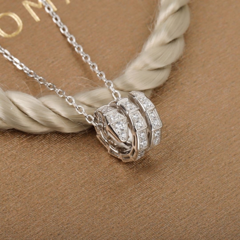 Bv1g*ai necklaces